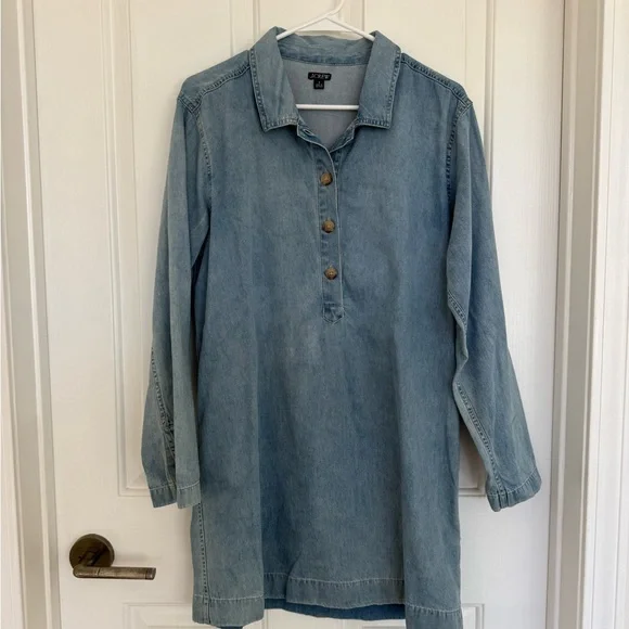 J.Crew denim popover dress in a light chambray - Picture 2 of 4